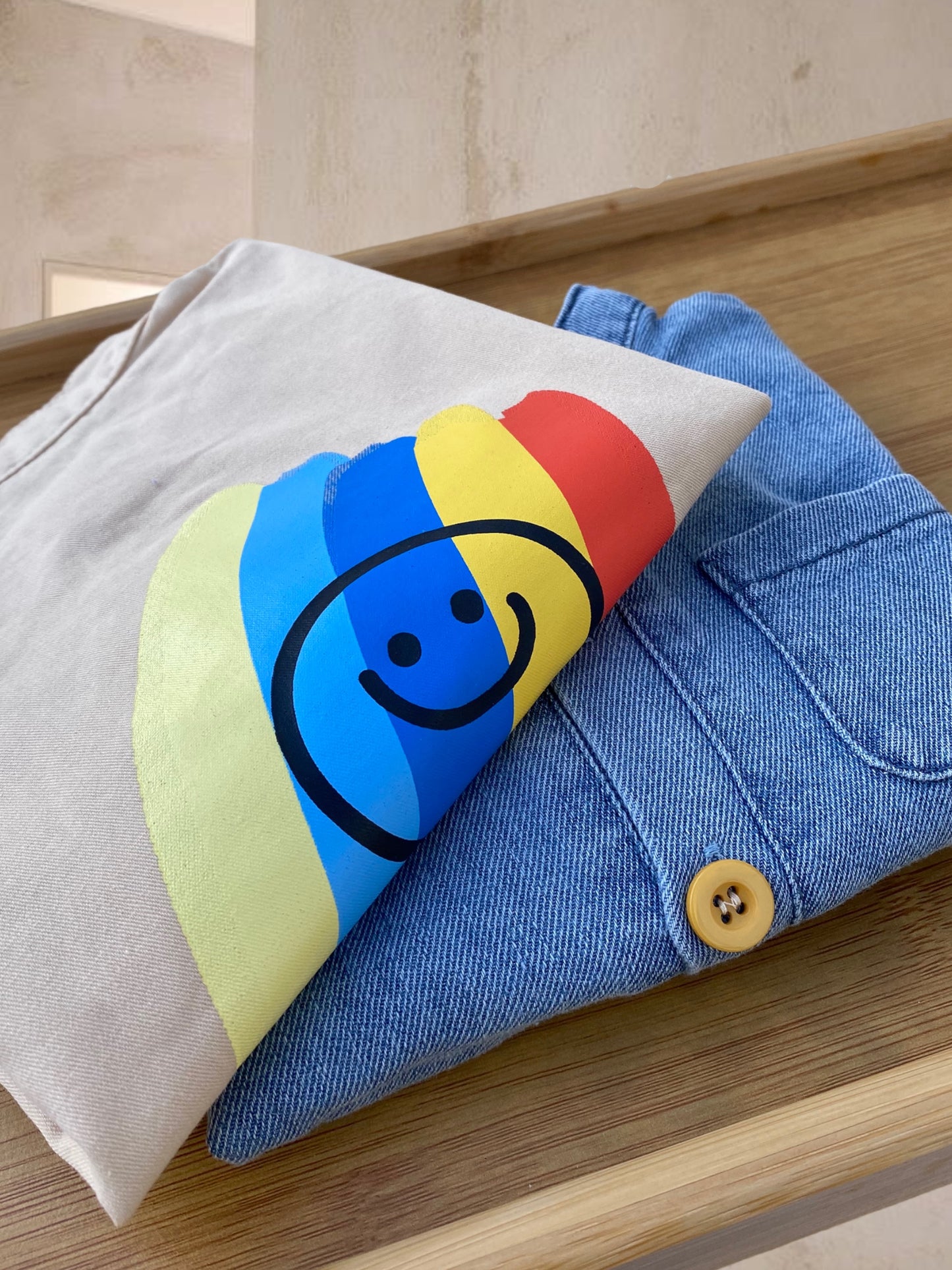 Baby bodysuit shirt with happy smile